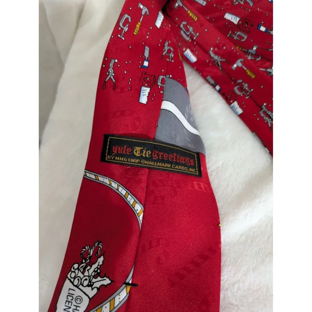Yule Tie Greetings add festive
